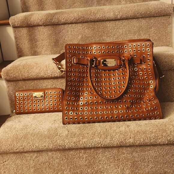Michael Kors Brown Hamilton Tall Tote Bag w/ Rivets & Matching Ziparound Wallet - Picture 1 of 13